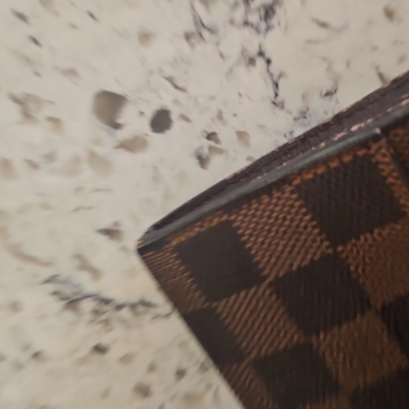 Louis Vuitton Damier Sarah Long Wallet - Picture 13 of 17